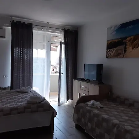 Iris House Apartment